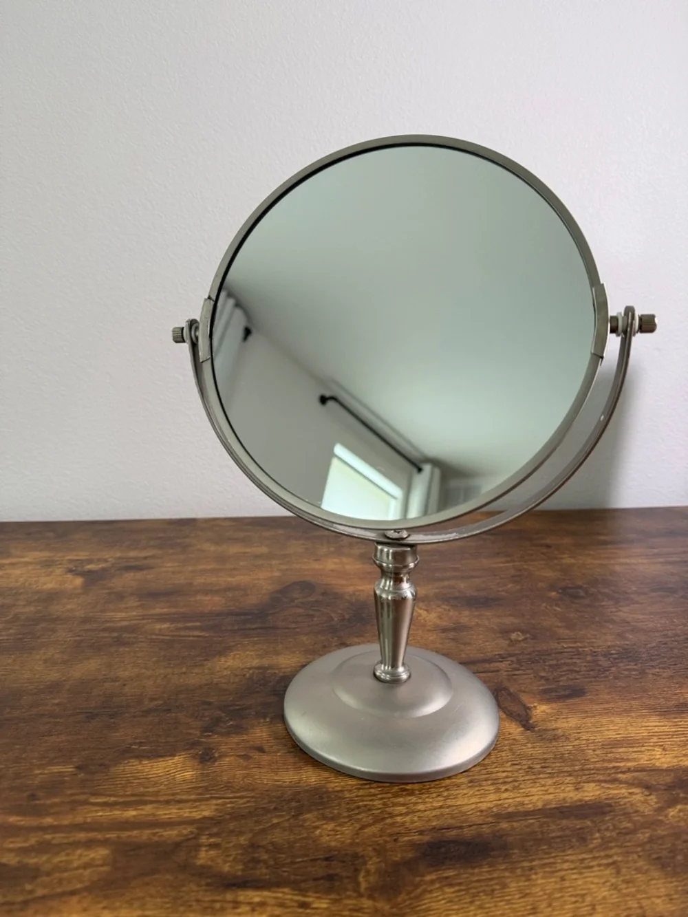 N/A area makeup pedestal